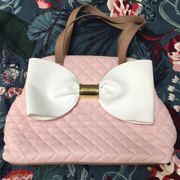 betsey johnson pink and white purse